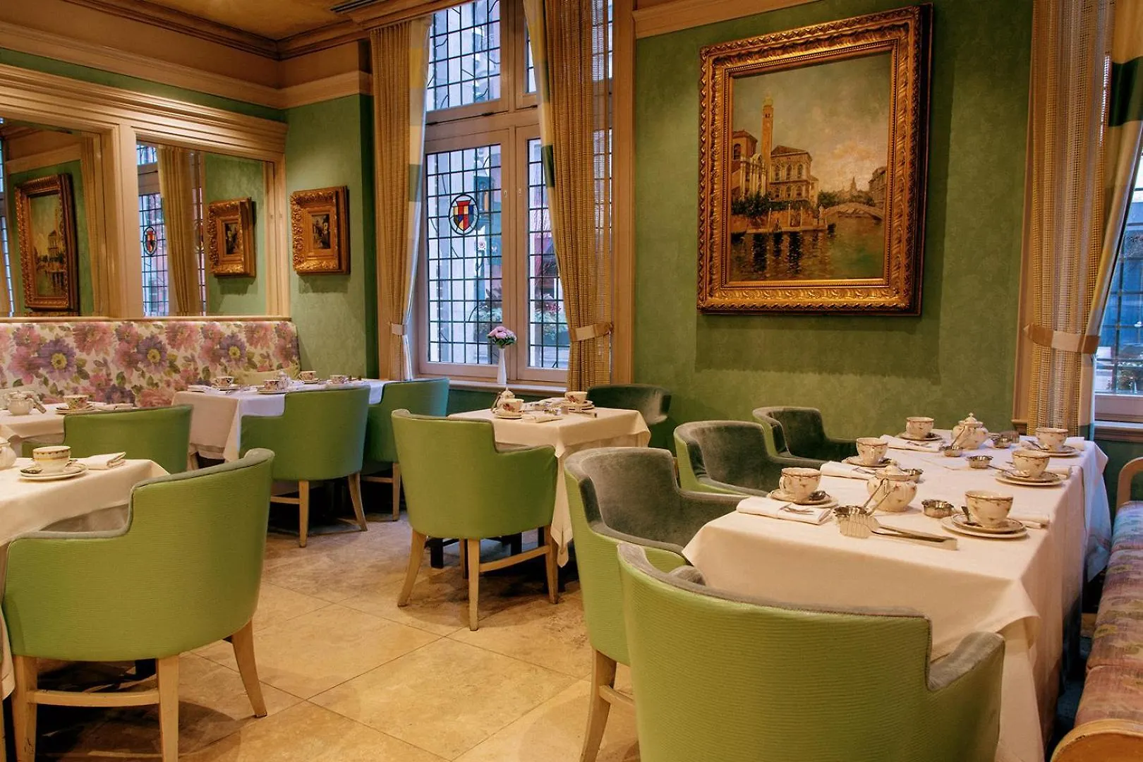 *****  Windsor Arms Hotel Toronto Canada